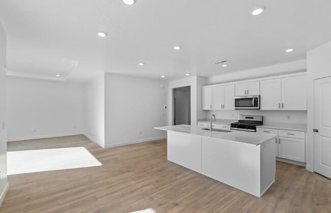 Building Photo - 1403 S Padre Bay Dr