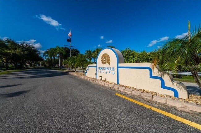 Foto del edificio - 426 Bouchelle Dr