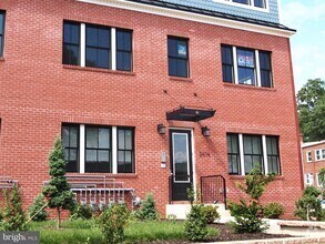 Building Photo - 2016 D St NE