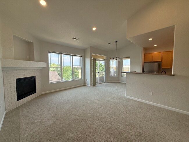 Building Photo - 8520 S Holland Ln
