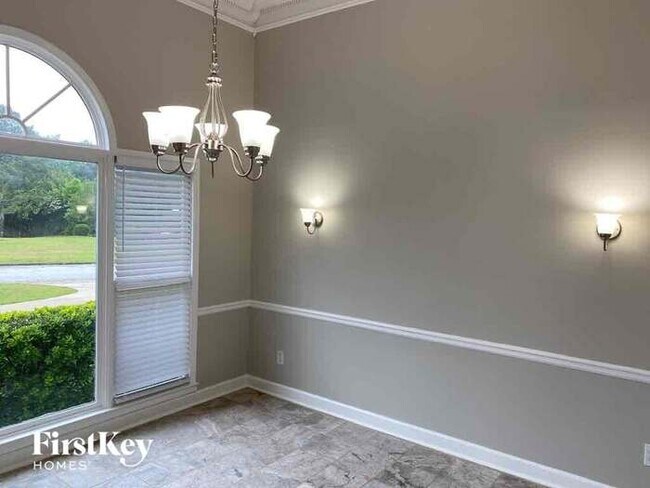 Building Photo - 1020 Forest Hills Dr SE