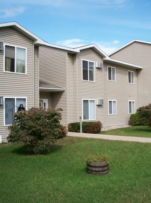 Building Photo - 675 Hazen St