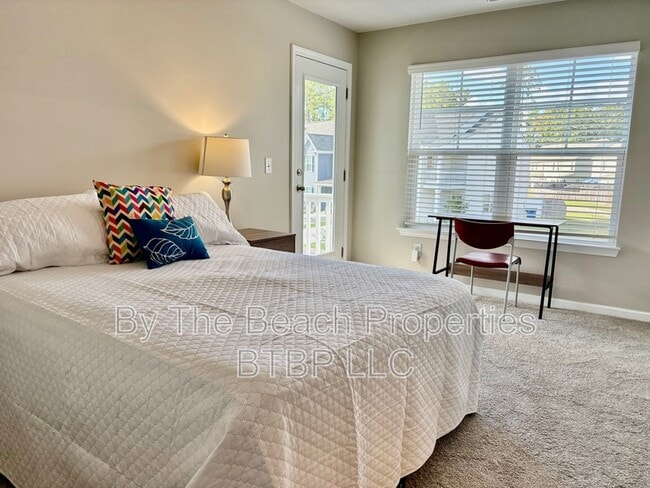 Building Photo - 194 Spencer Cir