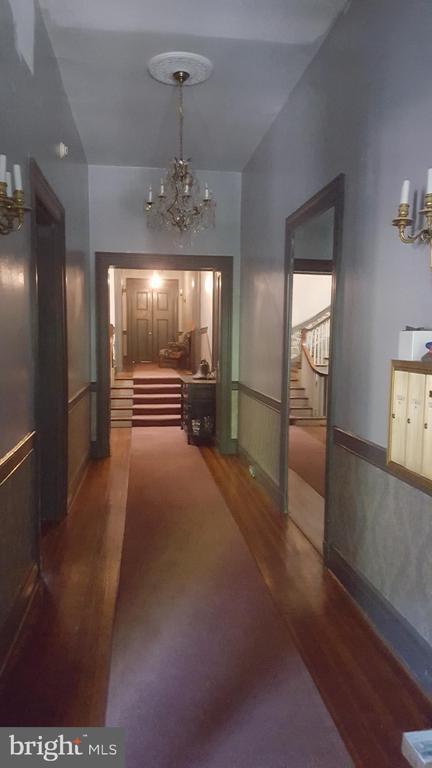 Building Photo - 18 E Eager St