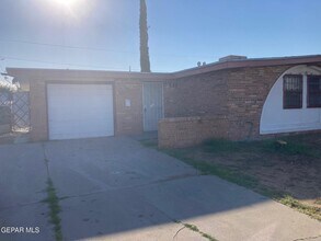Building Photo - 2105 Villa Plata Dr