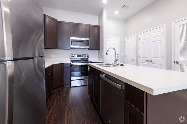 1 habitación, 1 baño - 734 pies cuadrados - Cocina - Pines at Frazier