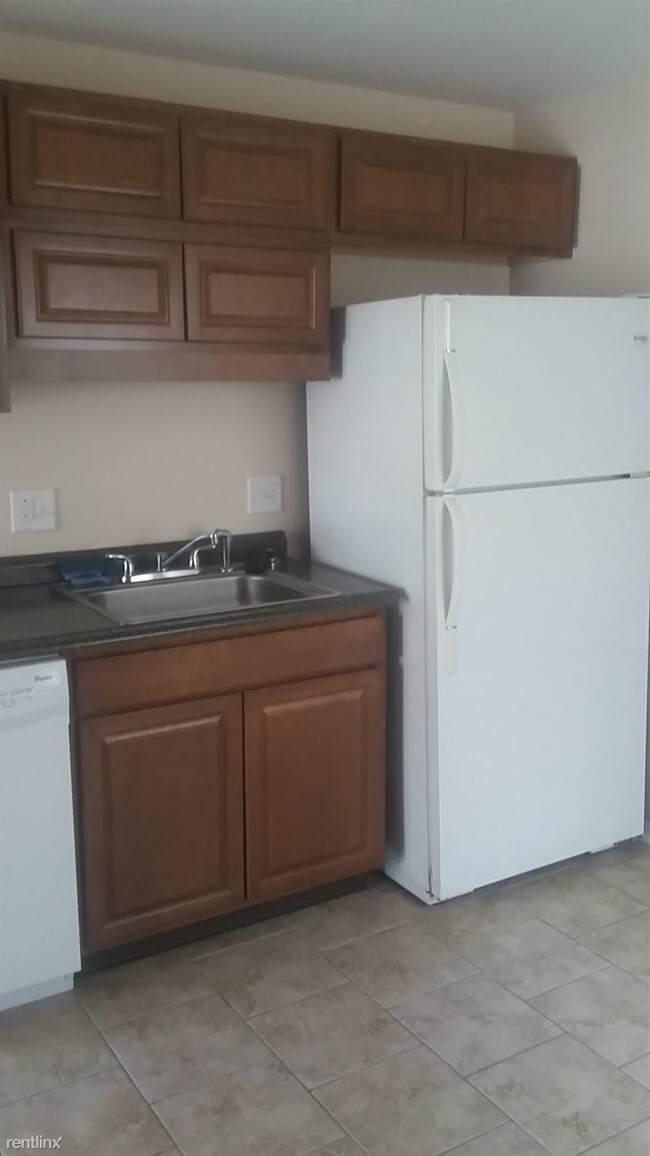 Building Photo - 2 br, 1 bath House - 576 E Hudson Ave