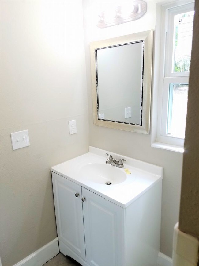 Building Photo - Renovated Historic Home