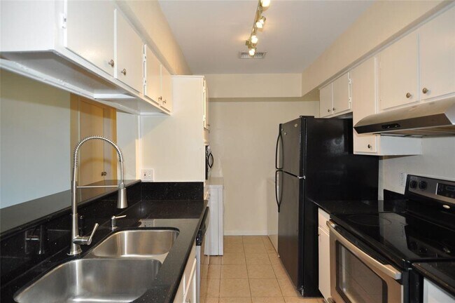 Foto del edificio - 2626 Holly Hall St