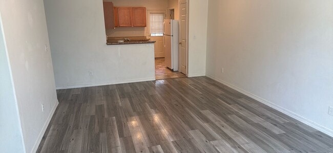 Foto del edificio - 225 Hudson Ave