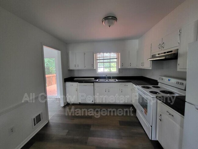 Building Photo - 6370 Ashdale Dr