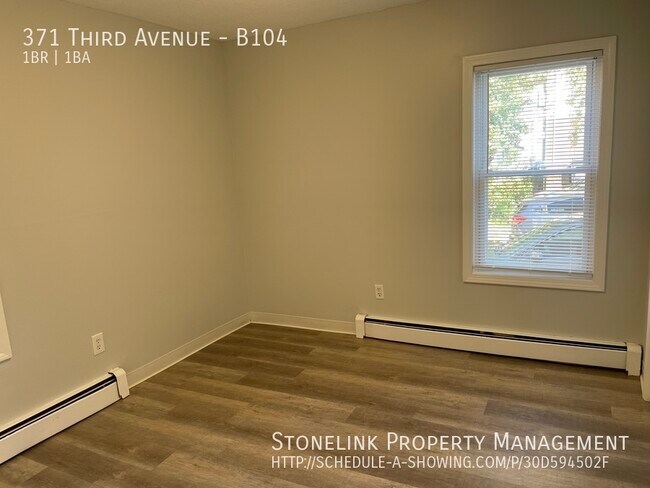 Building Photo - 371 Third Ave