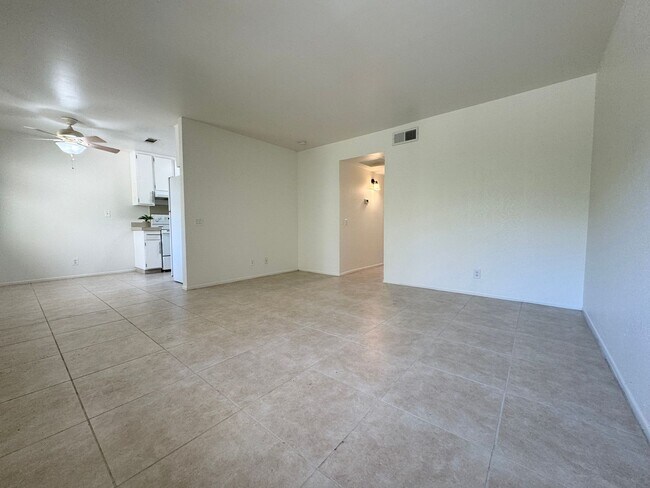 Foto del edificio - COMING SOON!!  BEAUTIFUL GROUND FLOOR 2 Bed 2 Bath CONDO in PALM SPRINGS
