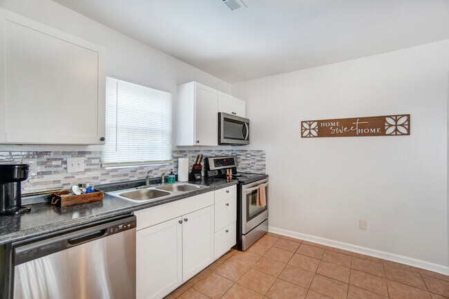 Building Photo - 1062 Brianna Way