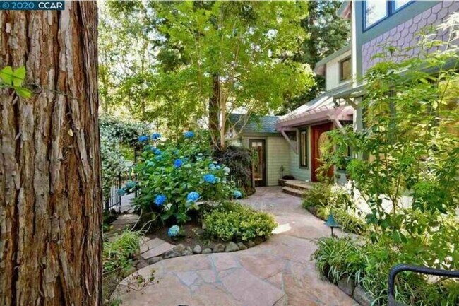 Foto del edificio - 136 El Centro