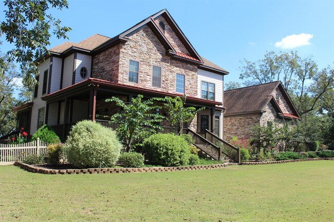 Building Photo - 260 Crotwell Rd