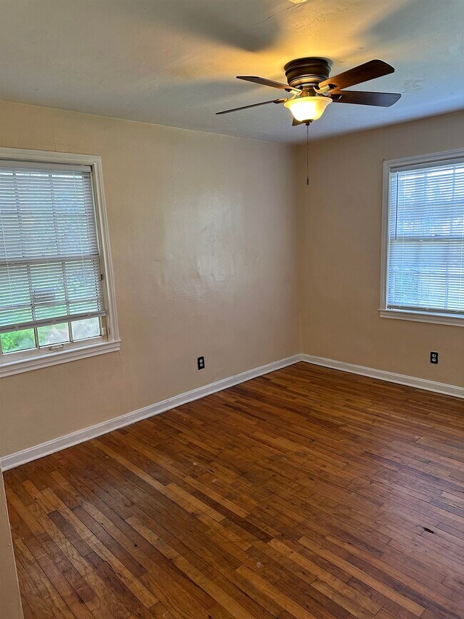Building Photo - 317 Pauls Dr