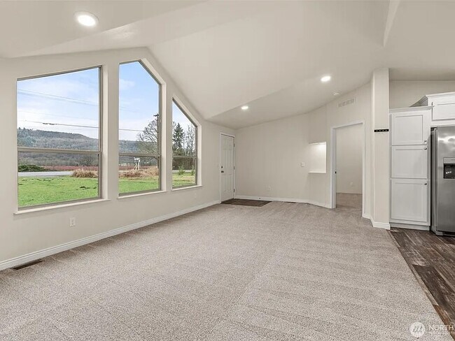 Foto del edificio - 216 Mossyrock Rd W