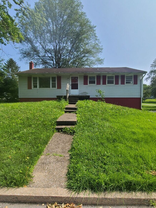 Building Photo - 4 Bedroom, 2 Bath Home In Bellefonte