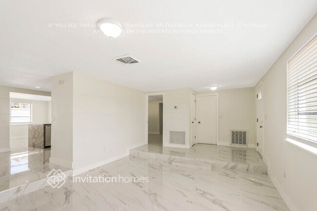 Foto del edificio - 4921 Daphne St