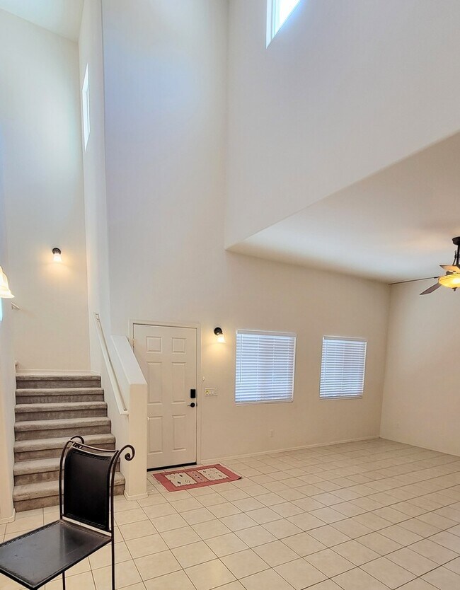 Foto del edificio - Welcome to this stunning two-story home lo...