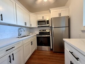 Building Photo - 158 Easthampton G