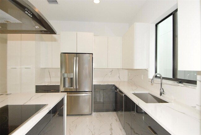 Foto del edificio - 1421 SW 23rd Ct