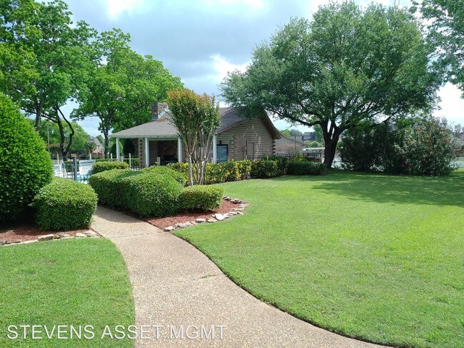 Building Photo - 3634 Greenacres Place Dr