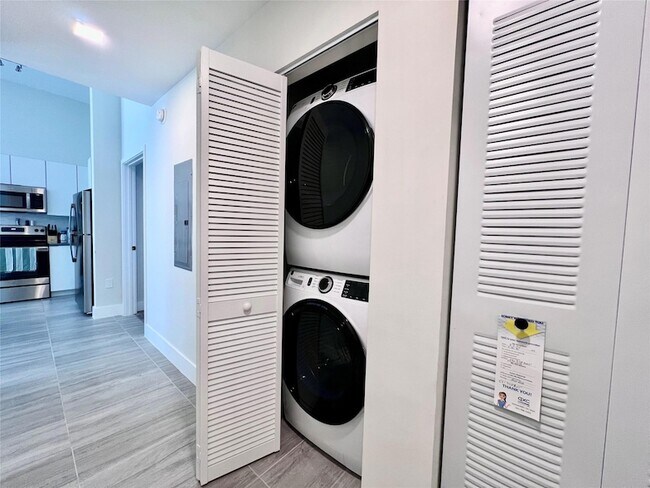Foto del edificio - 120 N Compass Way