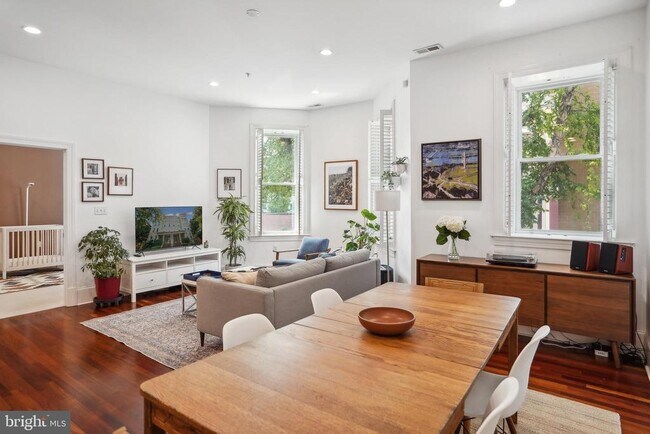 Foto del edificio - 1324 Euclid St NW