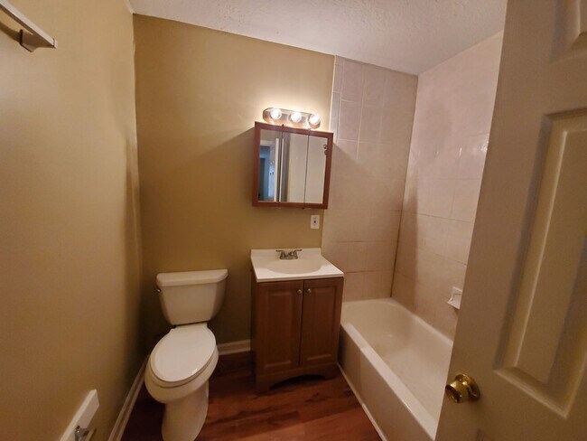 Building Photo - 1042 Leeda Dr