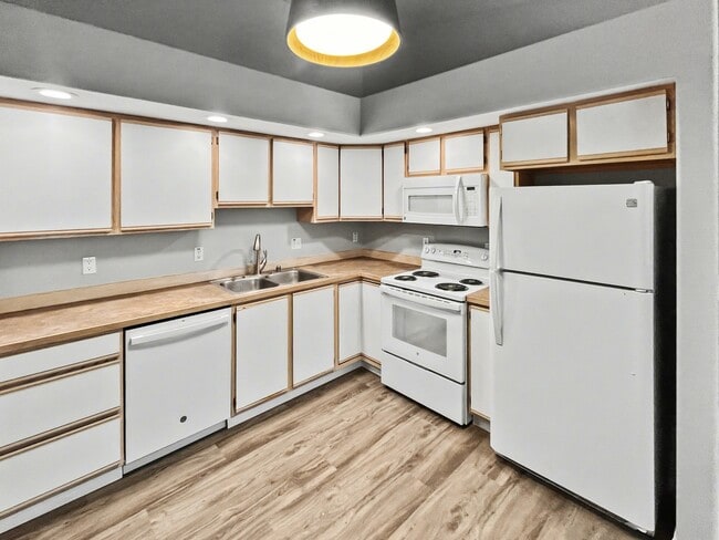 Building Photo - 4651 Grumman St