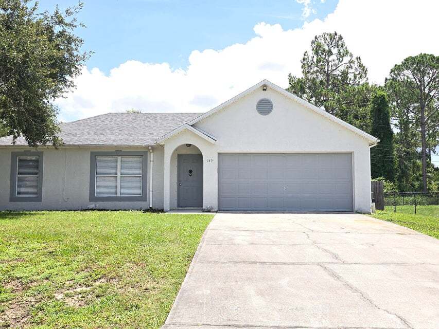 Foto principal - 749 Aachen Ave NW