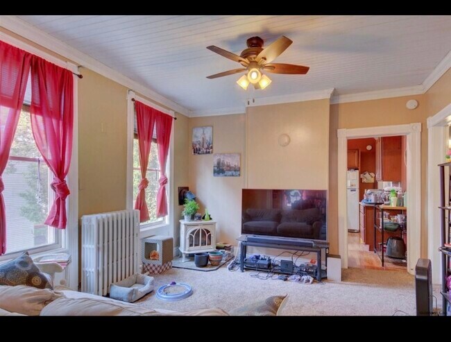 Living area, could be a dining room - 43 Imperial Ave
