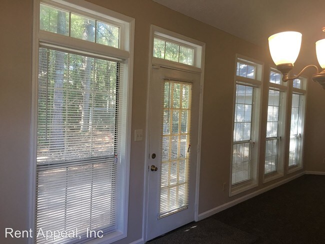 Building Photo - 2085 Ravinia Ct