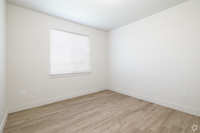 2 habitaciones, 2 baños - 961 pies cuadrados - Dormitorio principal - Idaho Falls Hitt Road Patio Apts.