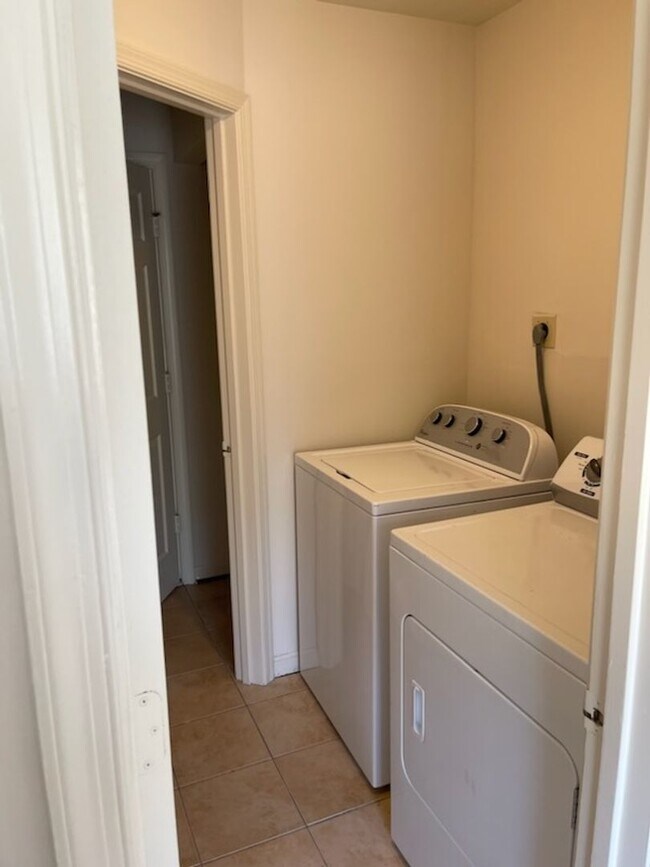 Foto del edificio - 5516 Sully Lake Dr