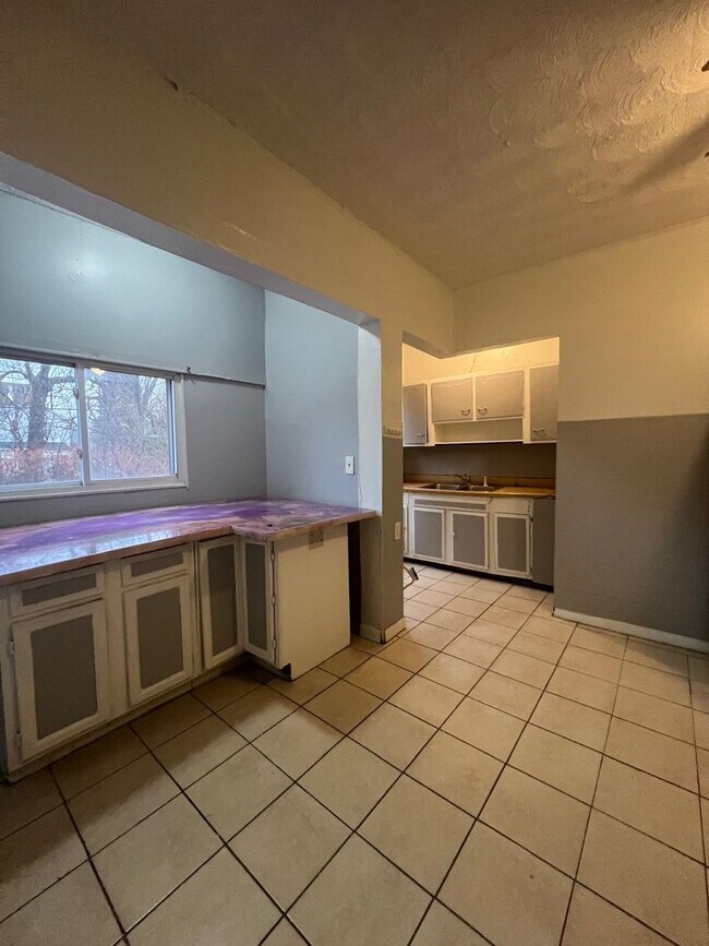 Foto del edificio - 1563 E 47th St