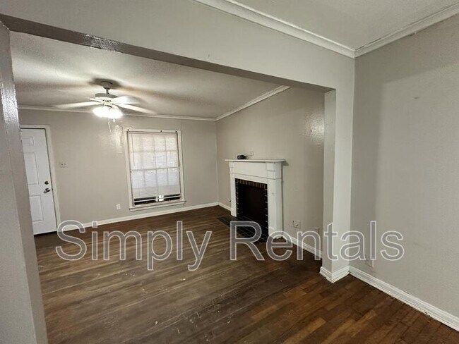 Building Photo - 1012 Pecan Ave