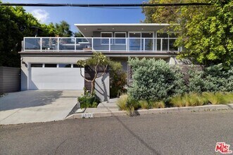 Building Photo - 8809 Appian Way