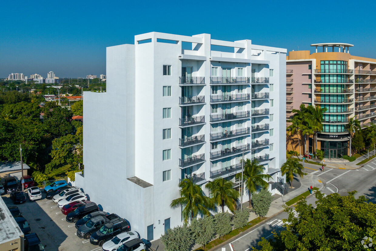 1710 SW 27th Ave - Roami at Grove27
