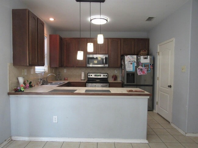 Building Photo - 9310 Albany Dr