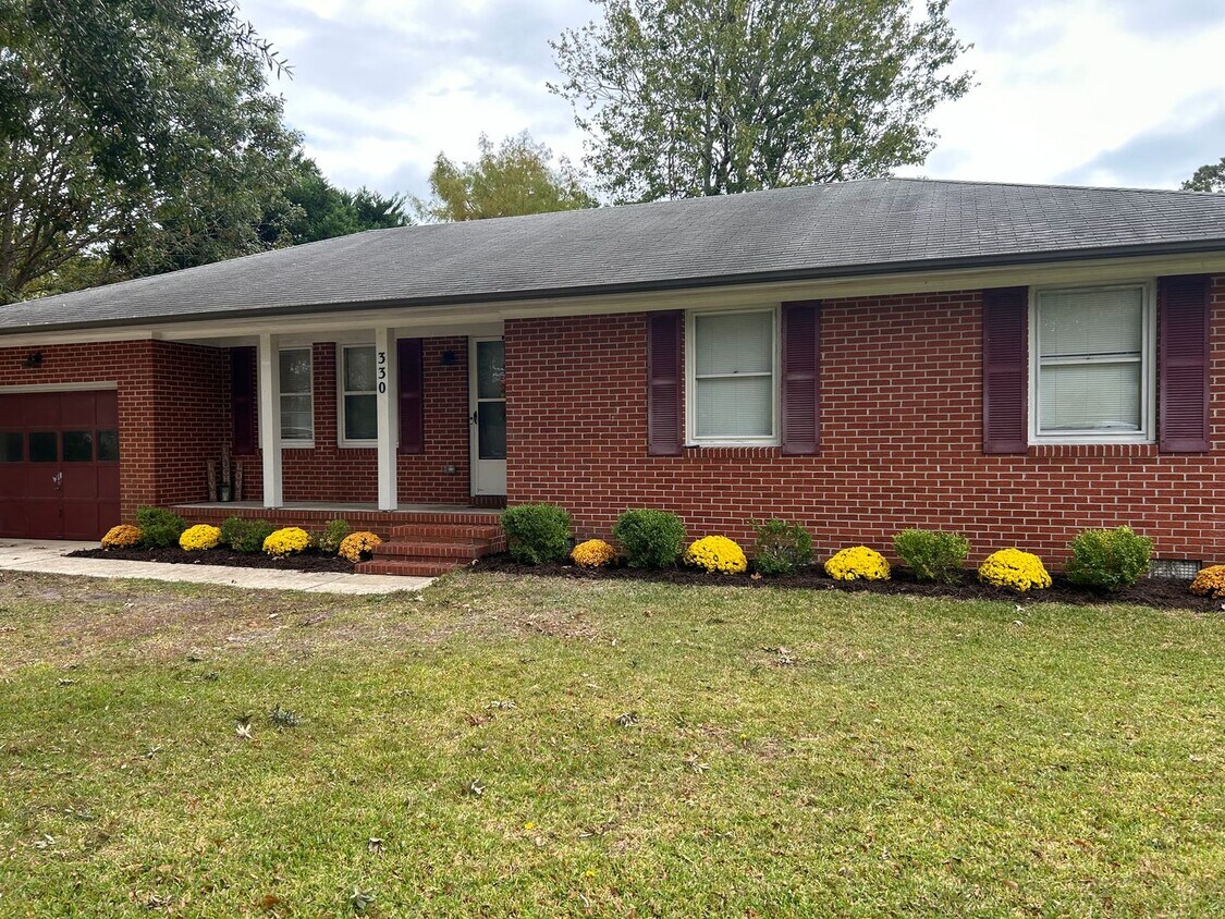 Primary Photo - Brick single family