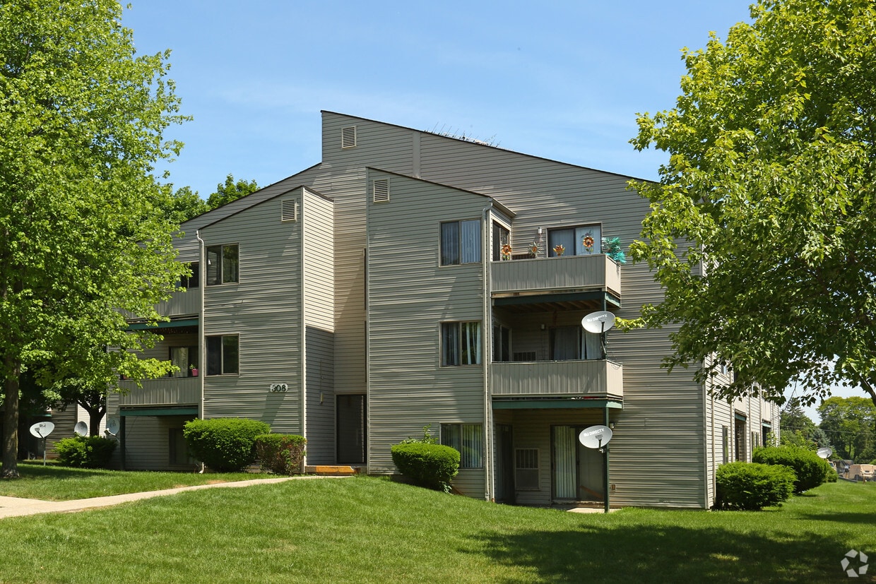 Pine Hill Apartments 307 Holly Hills Dr Howell, MI Apartments for