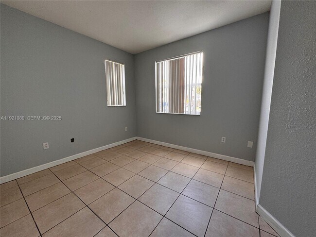 Foto del edificio - 1660 SE 29th St