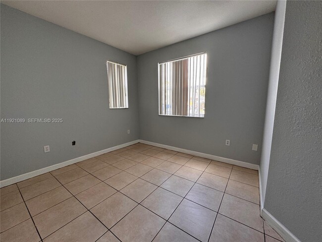 Building Photo - 1660 SE 29th St