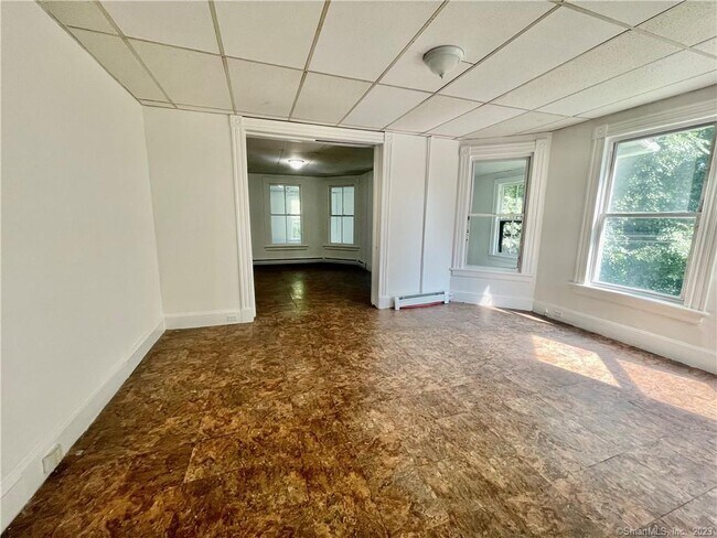 Building Photo - 1309 Bank St