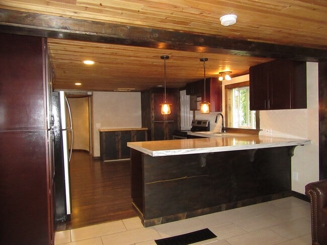 Building Photo - Cozy Cottage in Columbia Falls