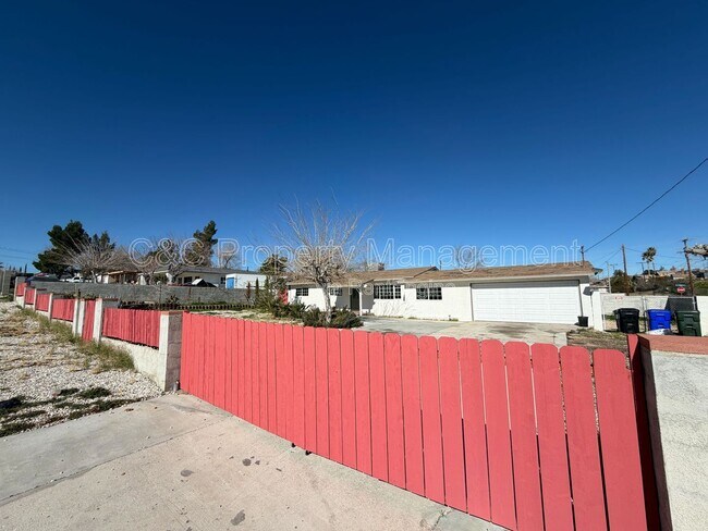 Building Photo - 16280 Lorene Dr