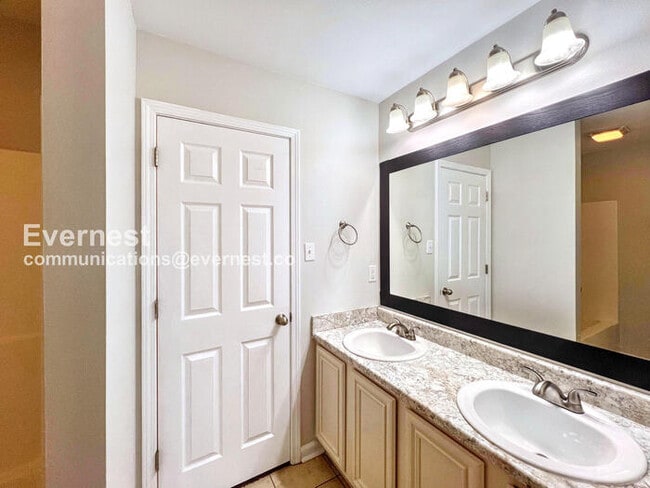 Foto del edificio - 13812 Hickory Glen Dr